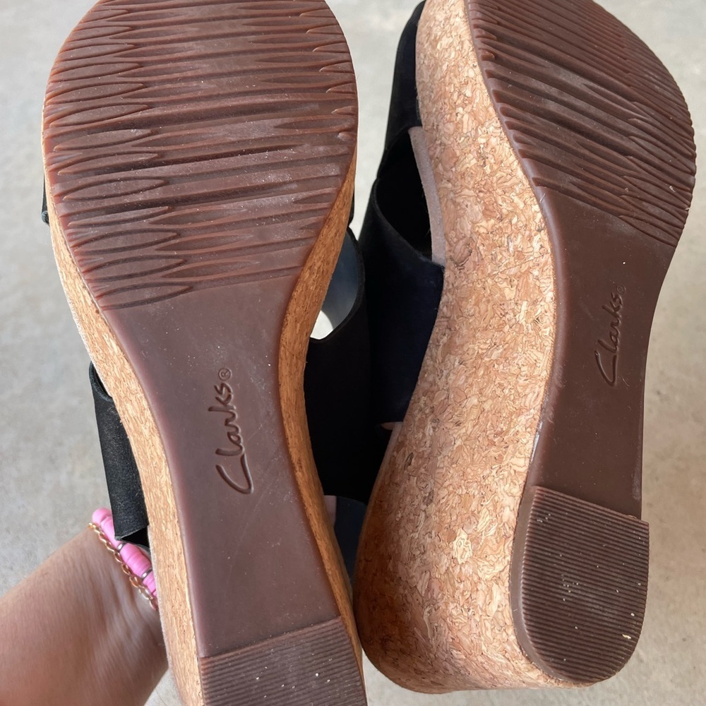 Clarks Women’s Annadel Eirwyn Nubuck Sandals in Black and Tan, Size 9 - Picture 3 of 5